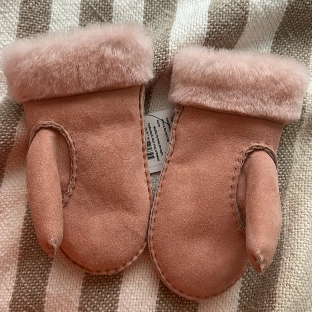 UGG handsewn sheepskin mitten